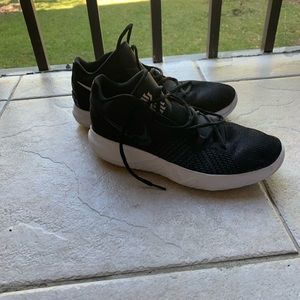 Kyrie 4 basketball shoe ( size 11.5)